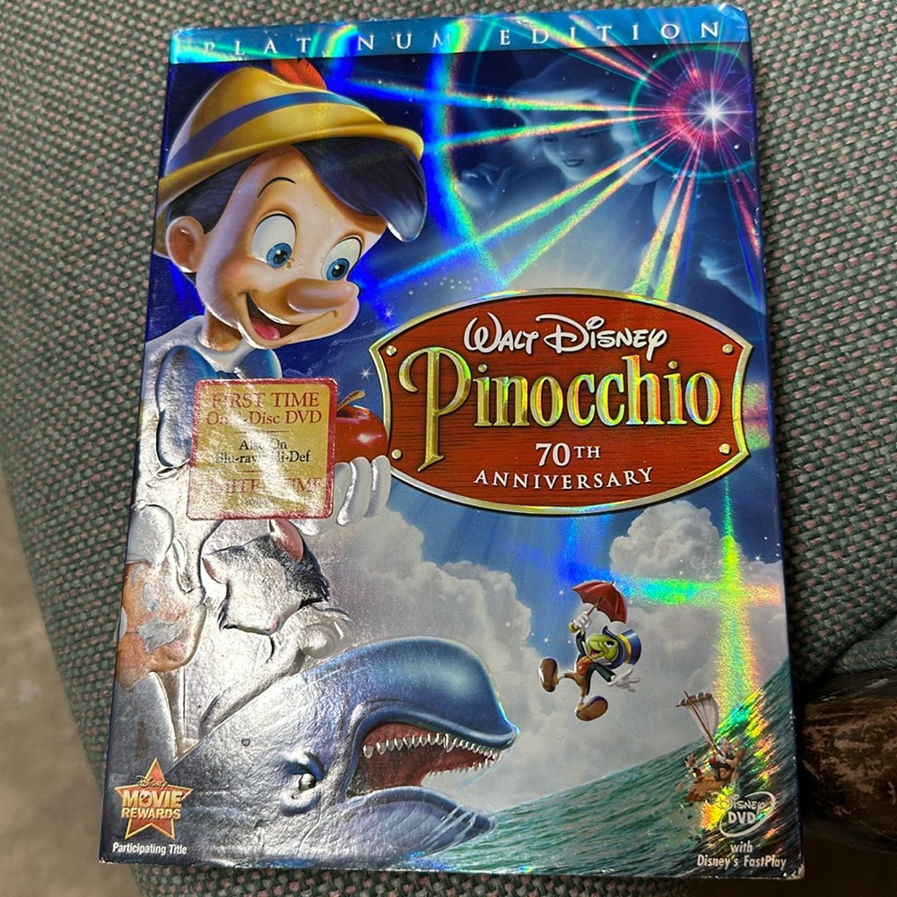 Walt Disney Pinocchio!! Platinum edition 
 , like brand new , tested!